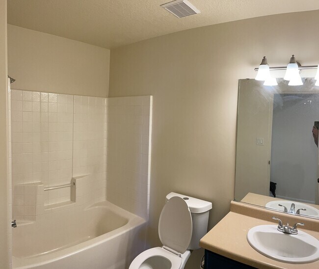 Main Bathroom - 4231 Vuelta Colorada