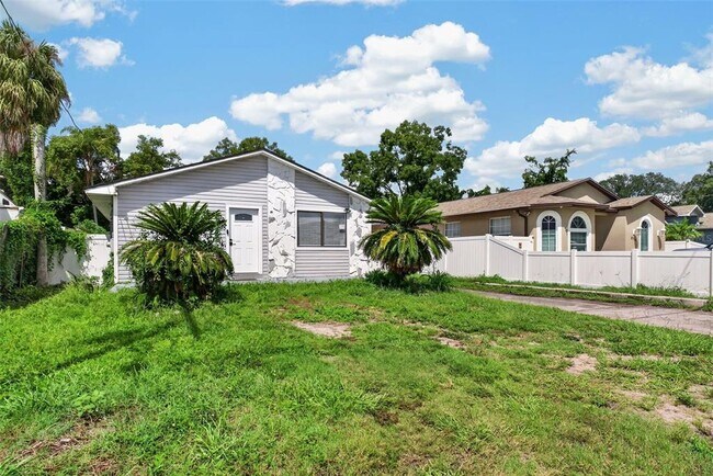 Building Photo - 8114 N Edison Ave