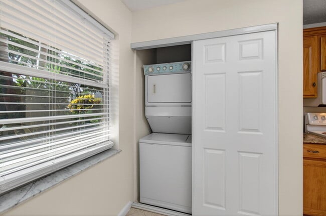 Building Photo - 26 Abbey Ln