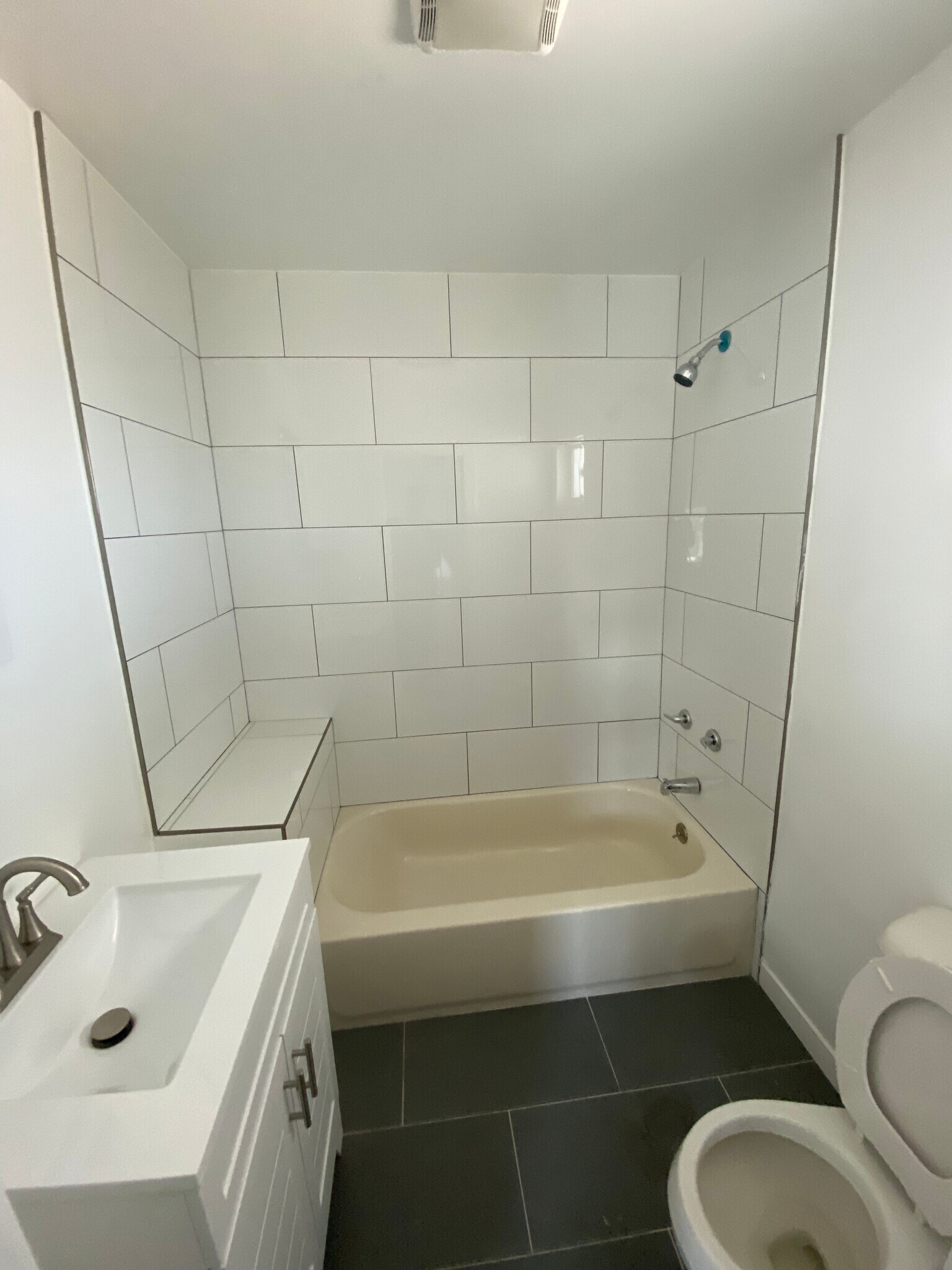 Building Photo - 1917 E 2nd St