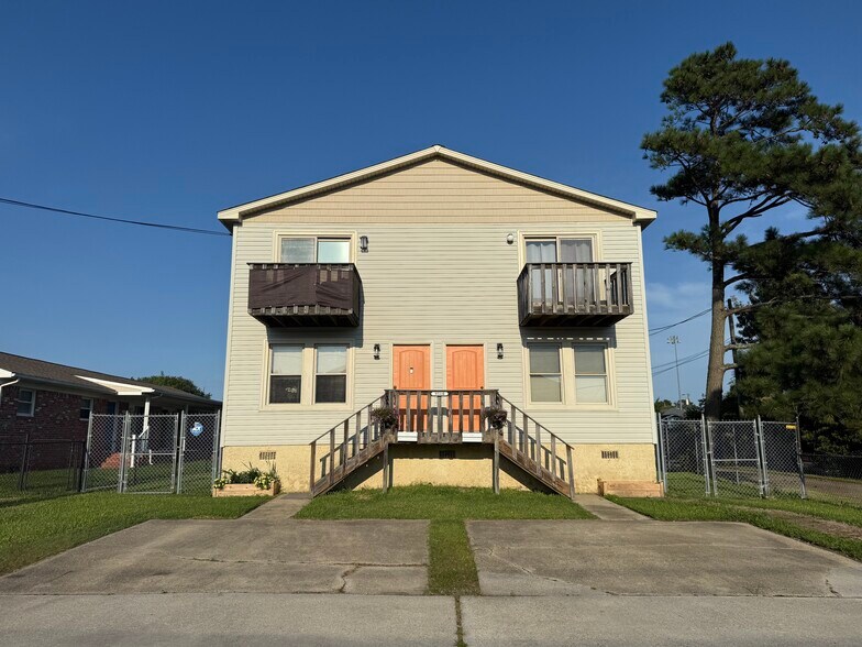 Building Photo - 9510 18th Bay St