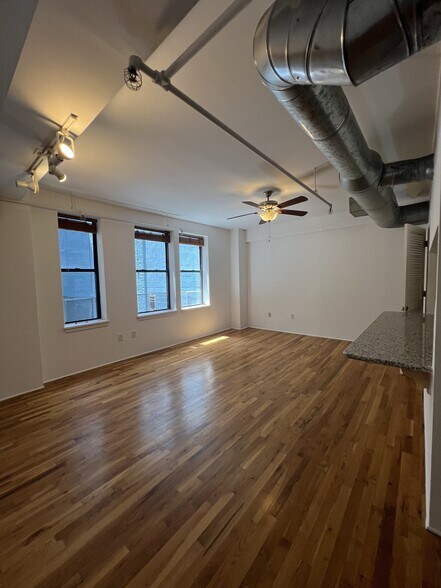 Building Photo - 700 Church St