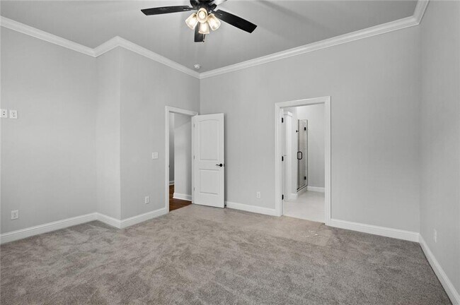 Building Photo - 2900 SW Arlington Blvd