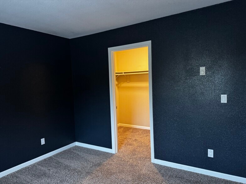 Building Photo - 9530 SW 146th Ter