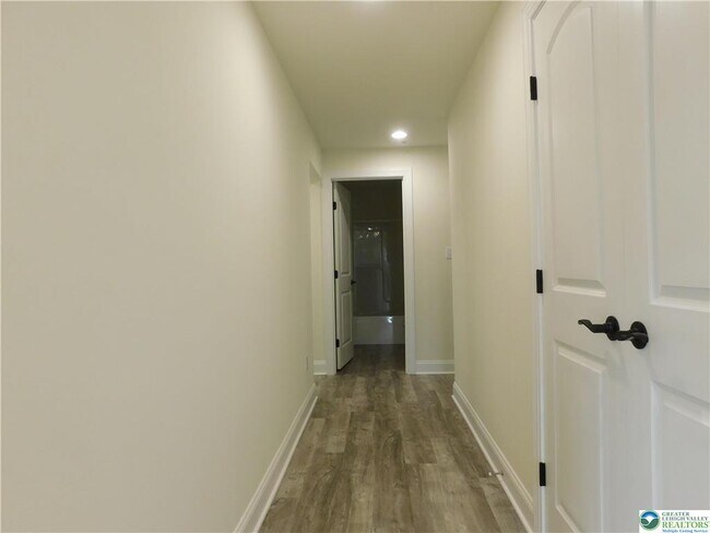 Building Photo - 1549 Burkhardt St