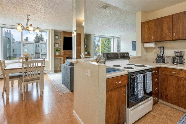 Building Photo - Charming Furnished Condo in Taku/Campbell ...