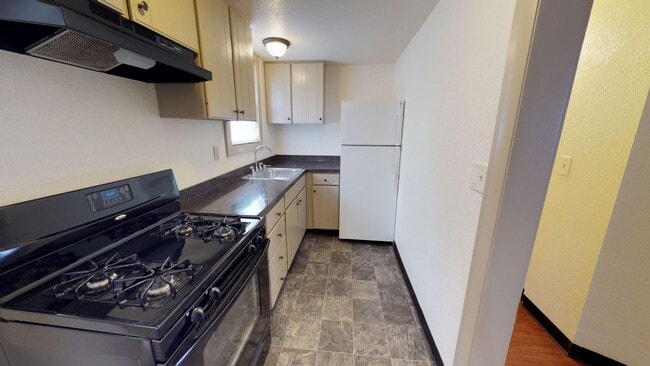 Building Photo - 464 Poplar St