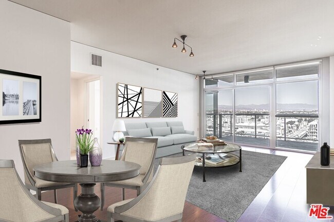 Building Photo - 13650 Marina Pointe Dr