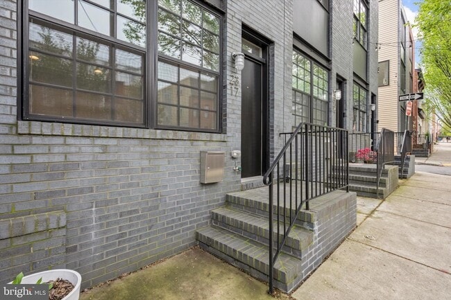 Primary Photo - 2317 E Fairmount Ave