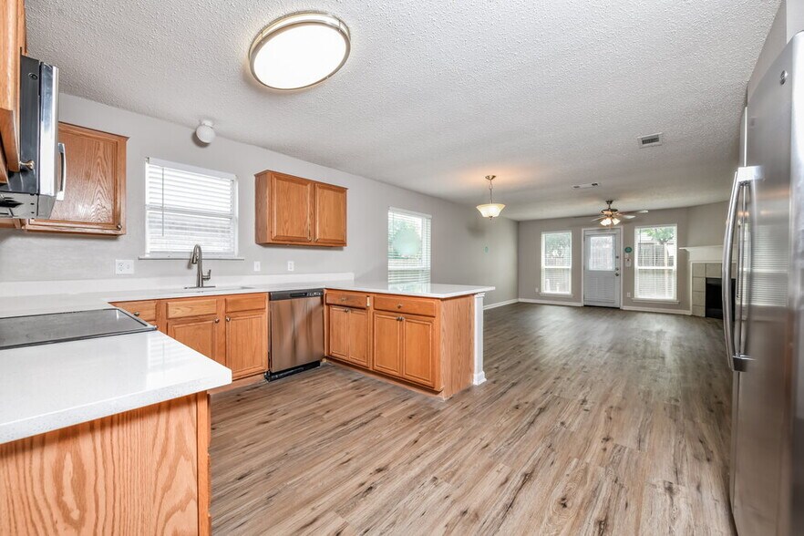 Building Photo - 848 Meadowlark Dr