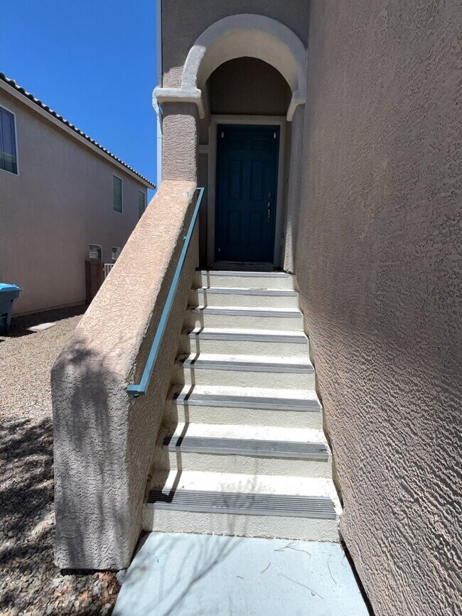 Building Photo - HOLIDAY SPECIAL! SIGN YOUR LEASE BY 12.31.25 AND RECEIVE THE FIRST 2 WEEKS RENT FREE!! Don't miss...