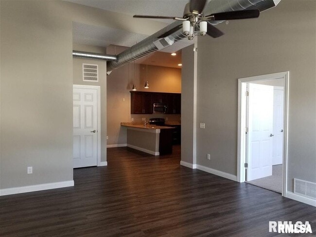 Building Photo - 1534 River Dr
