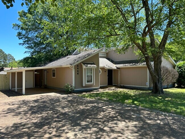Primary Photo - 4446 Ross - Available Now!