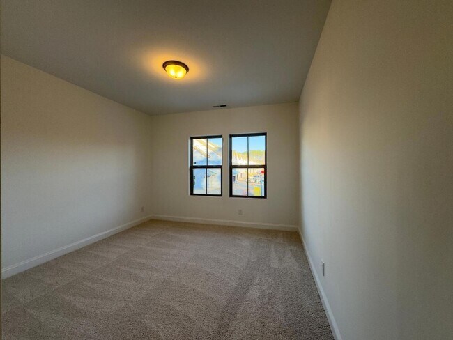 Building Photo - 2126 Maggie Vly Dr