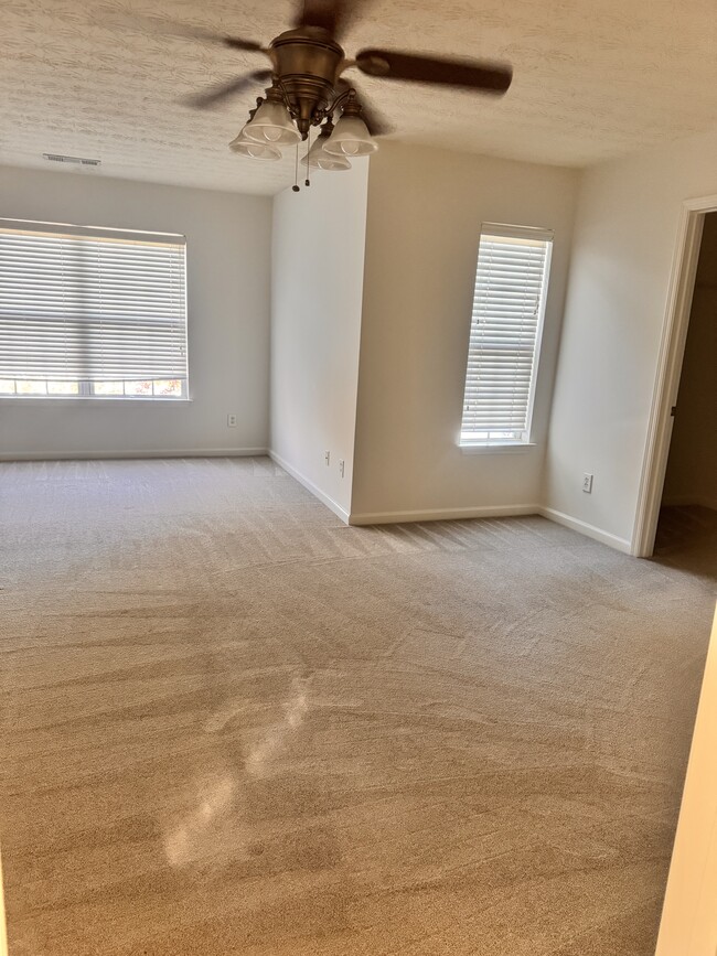 large master bedroom - 325 parc river blvd