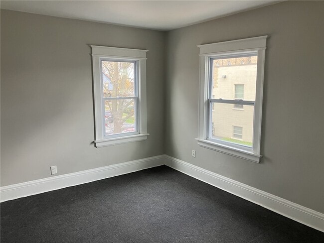 Building Photo - 104 Knickerbocker Ave