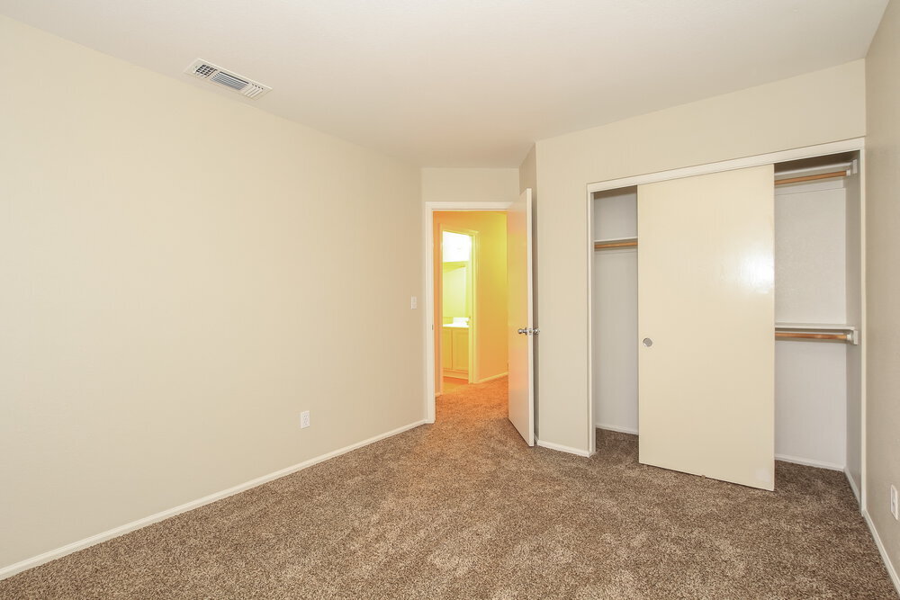 Building Photo - 2319 E Taro Ln