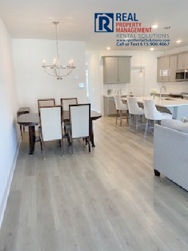 Building Photo - Like new 3 bd townhome in Smyrna with garage!