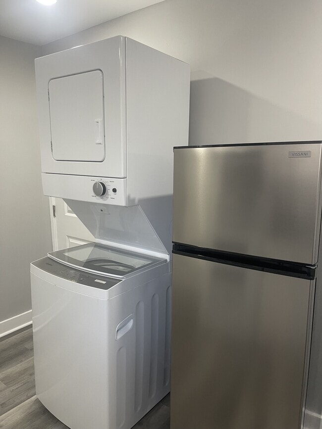 Building Photo - 535 Moya St