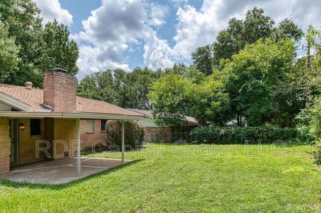 Building Photo - 4609 Biscayne Dr