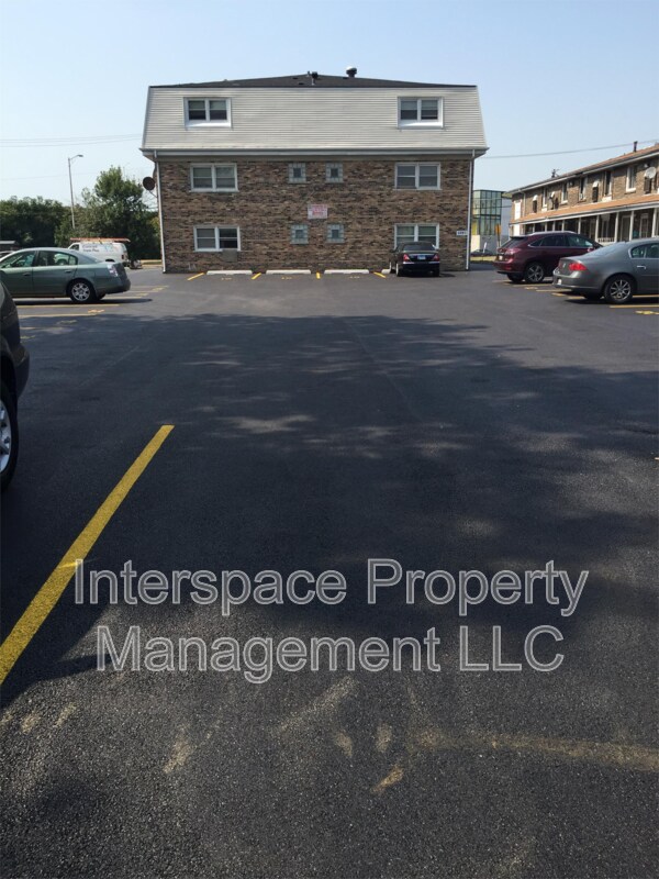 Building Photo - 9841 S Harlem Ave