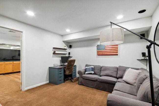 Building Photo - 4 Bedroom 2 Bath Townhome in Exton Station