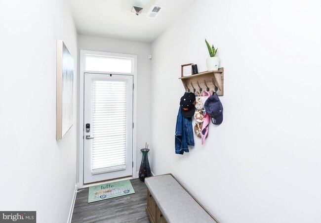 Building Photo - 7205 Sprouse Ct