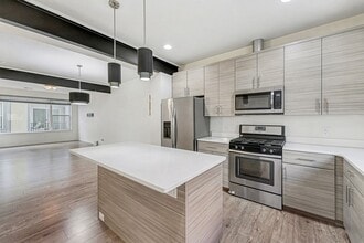 Building Photo - Modern-3 bedroom -3.5 bathroom Townhome in Santa Fe Art District