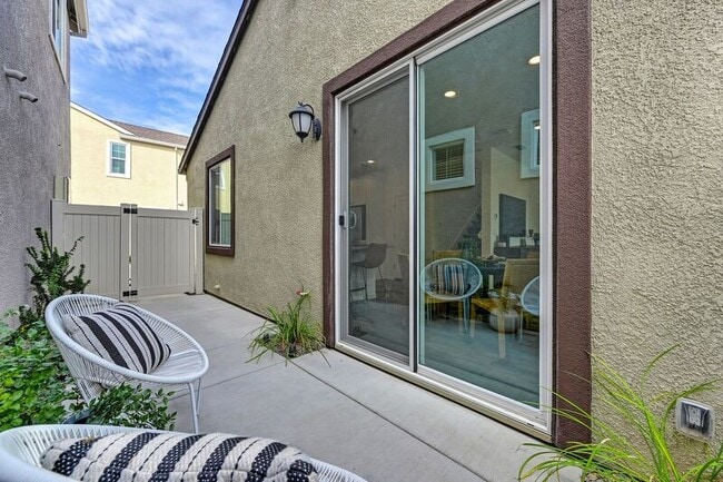 Building Photo - 1588 Parkside Way