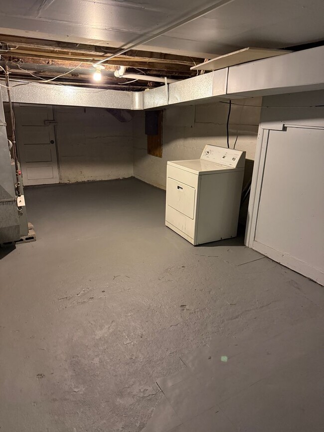 Building Photo - Three-bedroom Home In Baltimore