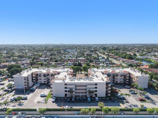 Building Photo - 995 SW 84th Ave