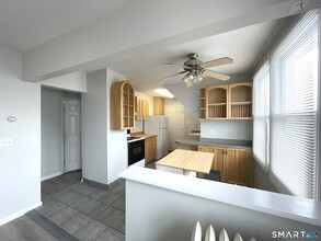 Building Photo - 108 Concord St