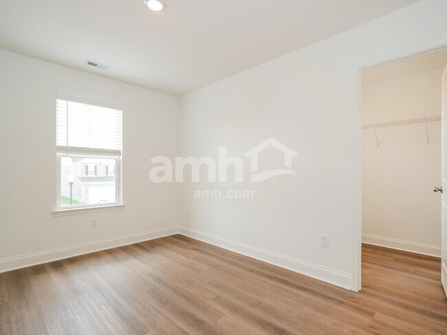 Building Photo - 9032 Lucy Dr