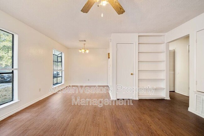 Building Photo - 115 S Frio St