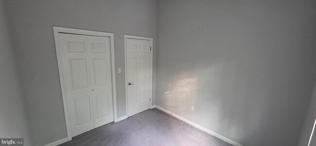 Building Photo - 1353 Templeton Pl