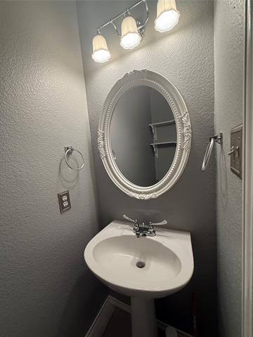 Building Photo - 4000 Juniper Ct