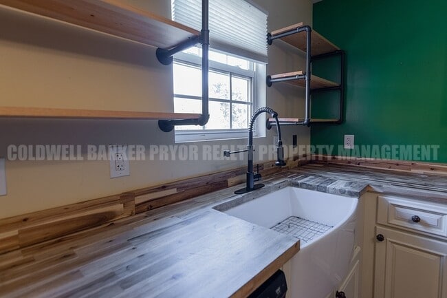 Building Photo - 531 Indian Hills Dr