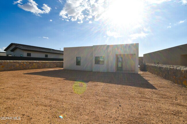 Building Photo - 902 Bromyard