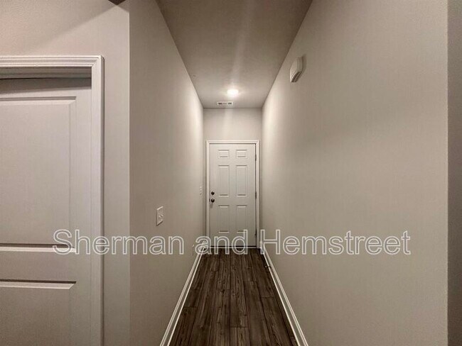 Building Photo - 1101 Clareton Dr