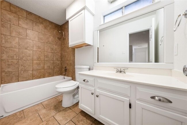 Building Photo - 13701 Cambourne Dr