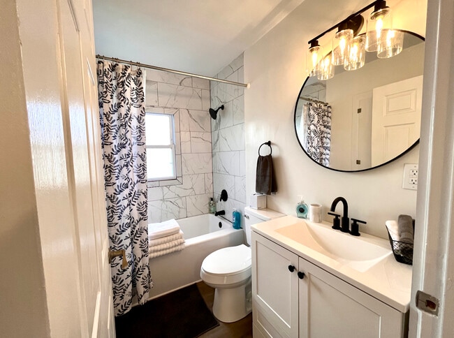 Building Photo - 635 Oneida Rd