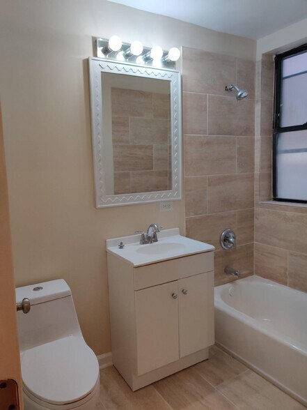 Building Photo - 5740 S King Dr