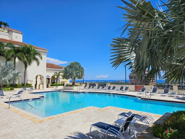 Building Photo - 801 S Olive Ave