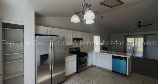 Building Photo - 2008 E Douglas Ave