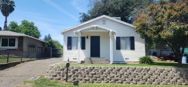 Building Photo - 1025 Enwood Rd
