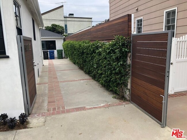 Building Photo - 4217 Irvine Ave