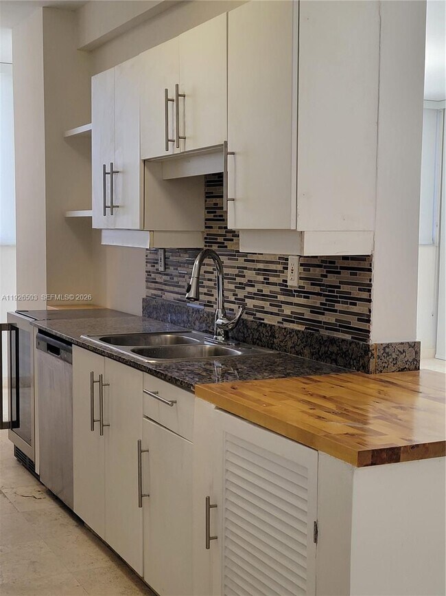 Building Photo - 6422 Collins Ave