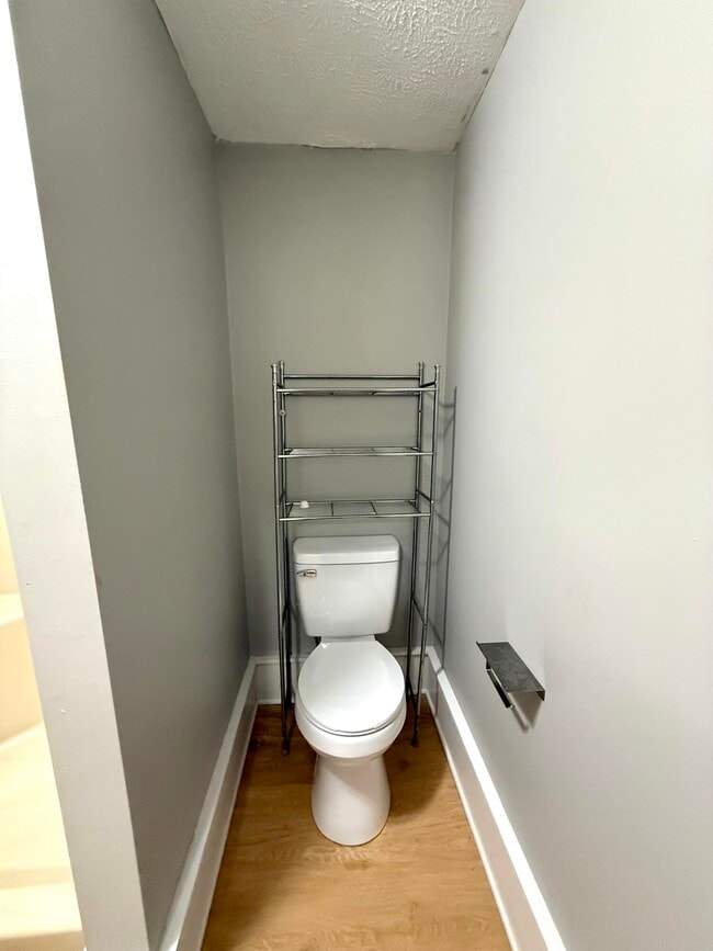 Building Photo - 927 E Mt Vernon St