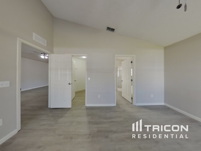 Building Photo - 13601 Springtide Ct