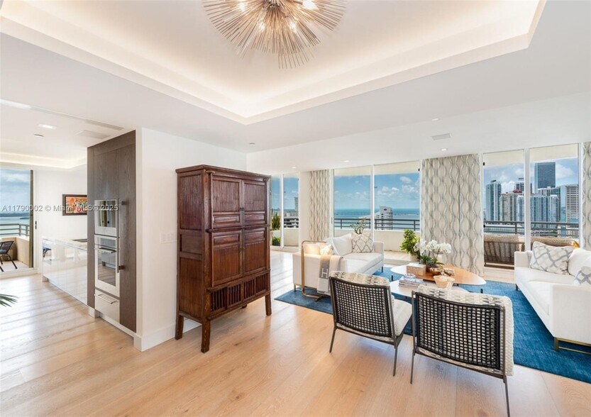 Building Photo - 888 Brickell Key Dr